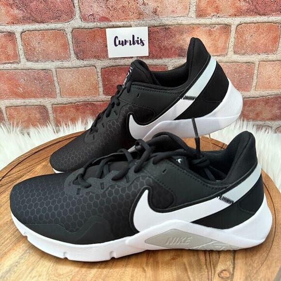 Nike Legend Essential 2 Black White‎ Women's Size 10 CQ9545-001 New - Picture 1 of 9